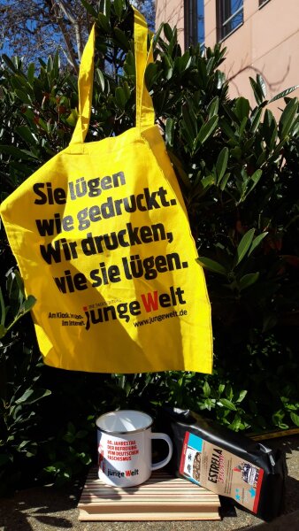 Frühlingspaket: Emaille, Packung Kaffee, Beutel plus Buch